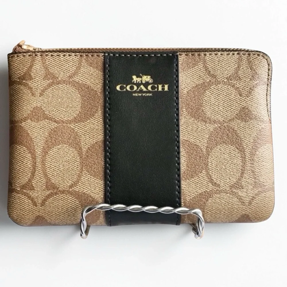 🆕 Coach Cross Zip Wristlet
